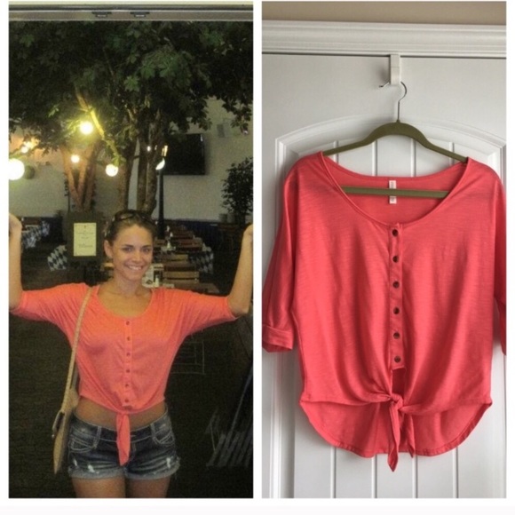 Xhilaration Tops - EUC Tie front top Size Medium